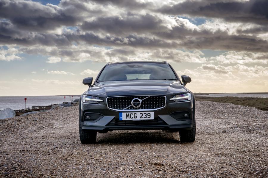  Volvo V60 D4 Cross Country 2019 года  (UK) (фото 32 из 43)